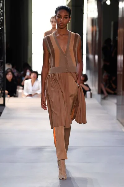 Look 37